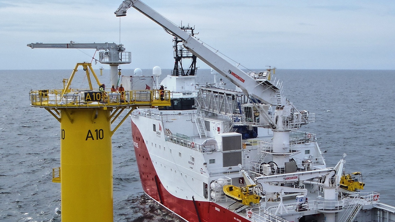 Windfarm vessels and inspection service vessels