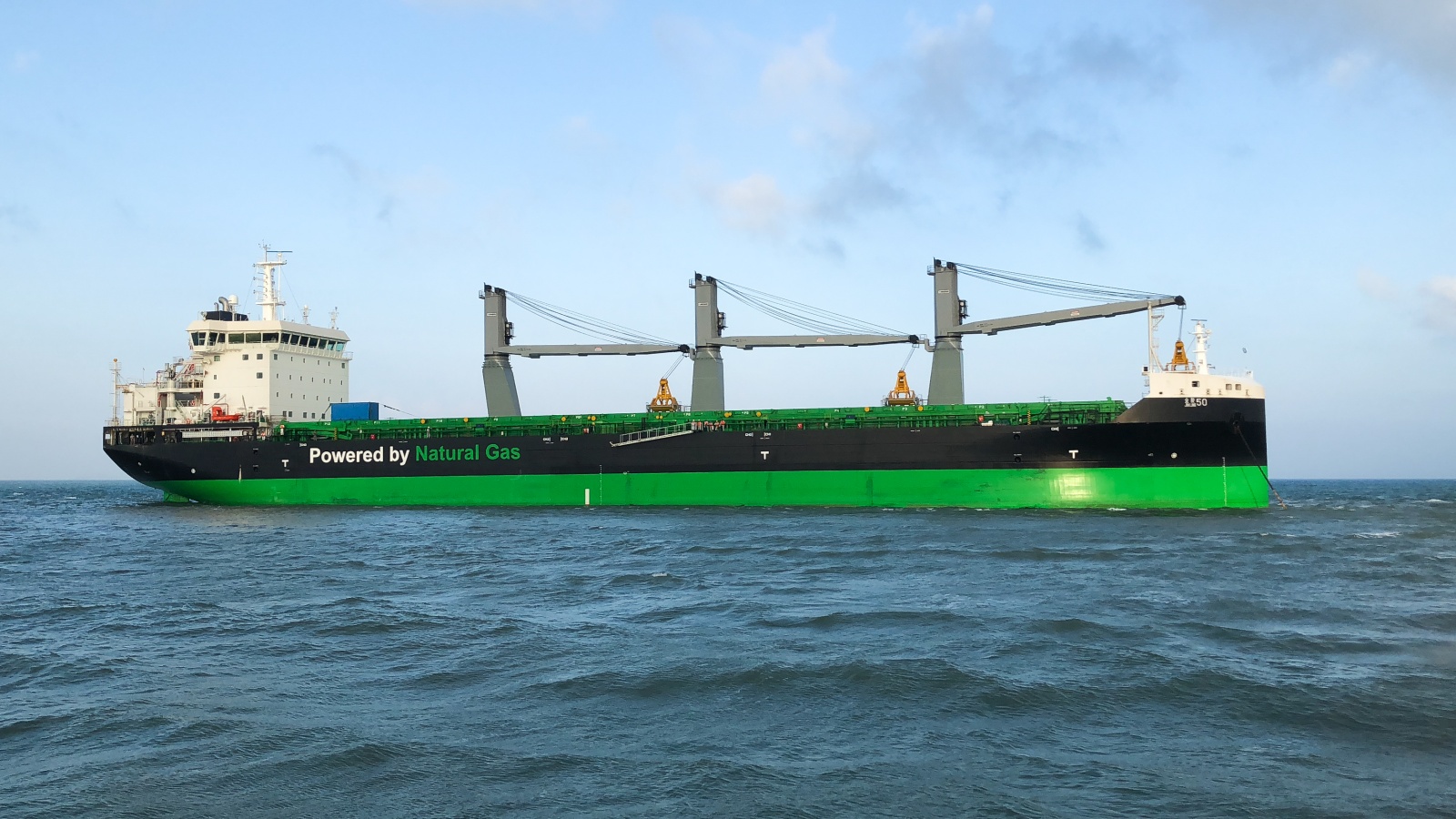 Autonomous discharging crane