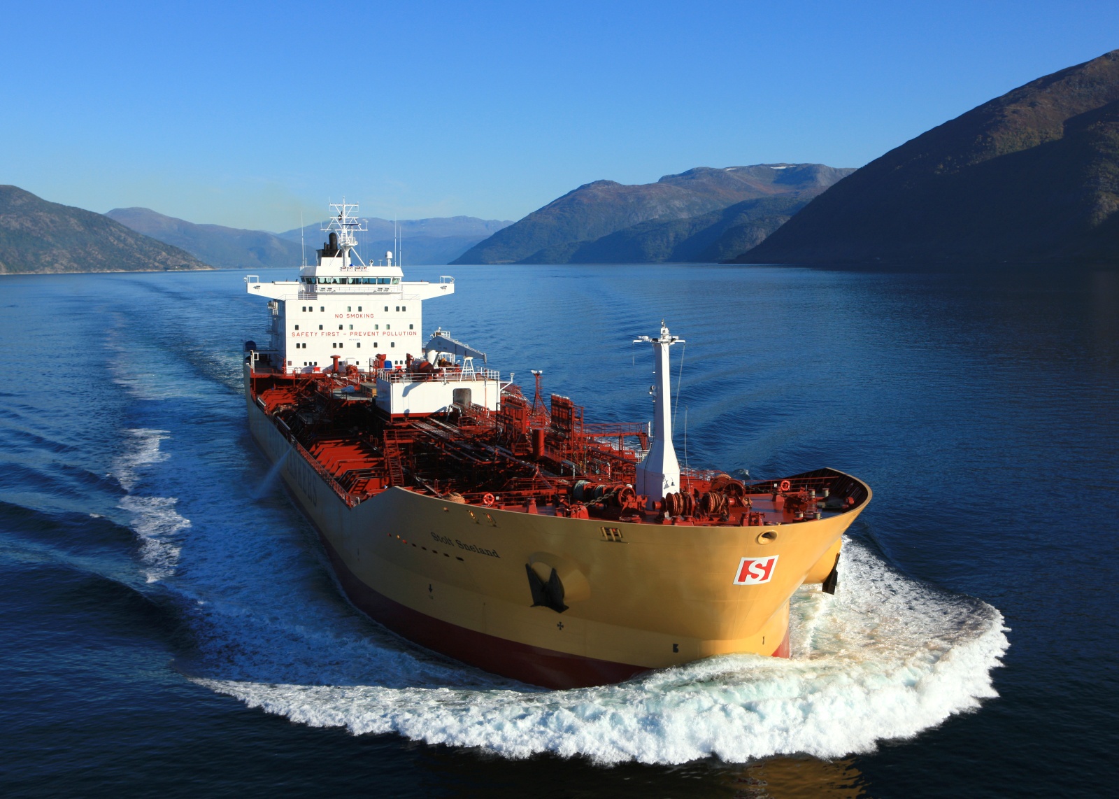 MacGregor Electro-hydraulic deck machinery